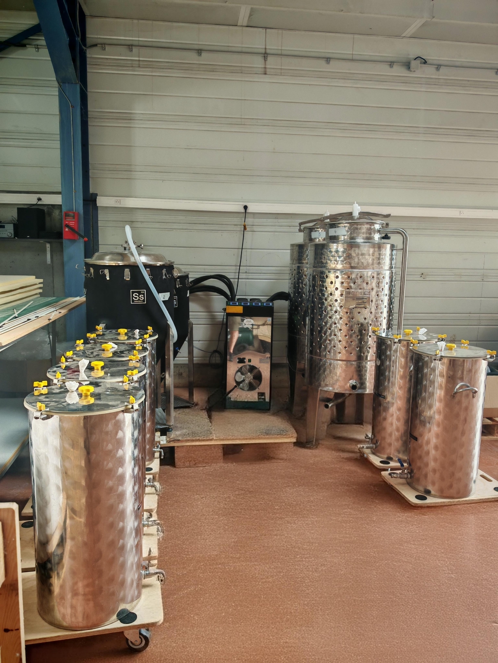 Jun kombucha bio au miel et thé vert. Naturellement pétillant, peu sucré et riche en probiotiques. Décliné en recettes fruitées, florales ou épicées.