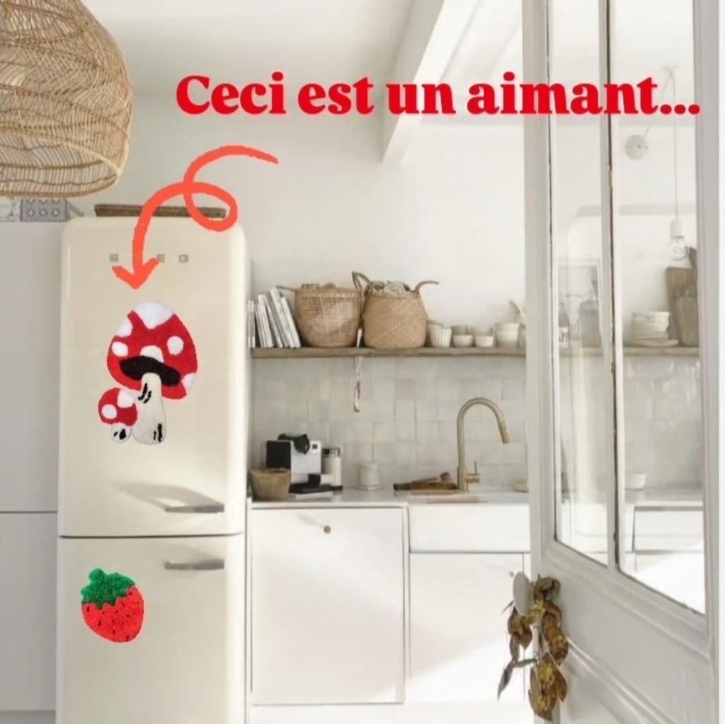 Je réalise des tapis de sol mais pas que...
Mes créations se trouvent sous forme de suspension murale, magnet, devant le clavier, centre de table et plein d'autres encore...
Je réalise des commandes personnalisées, si tu souhaites plus d'informations je t'invite à me contacter