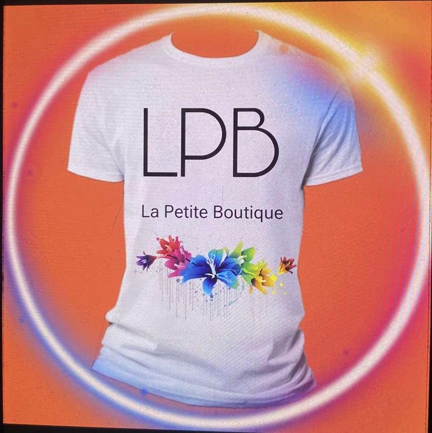 La Petite boutique friperie 
Vous propose un large choix de vêtements de seconde main ainsi que des vêtements neuf et accessoires pour toute la famille .