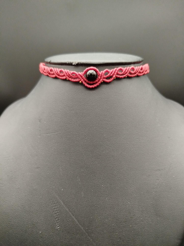 Colliers ras de cou en micro-macramé, délicats et faits main, pour un style bohème au quotidien