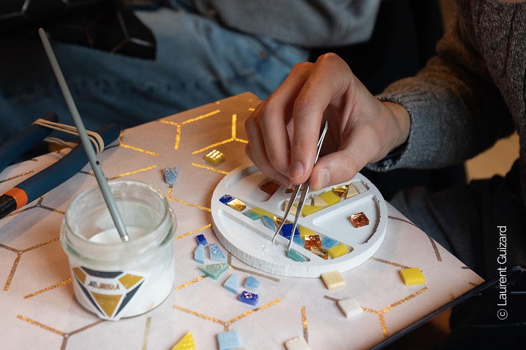 Atelier mosaïque débutant Rennes découverte initiation mosaique

Cours de mosaïque Rennes

Stage créatif mosaïque Bretagne

Activité créative week-end Rennes

Formation mosaïque Rennes

DIY mosaïque Rennes