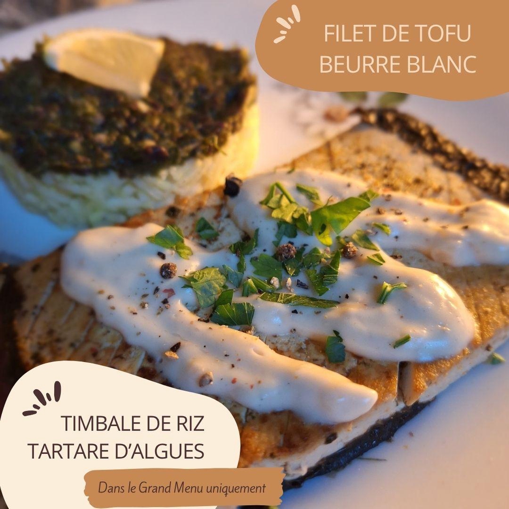 Filet de tofu aux saveurs marines et sa timbale de riz au tartare d'algues fraîches