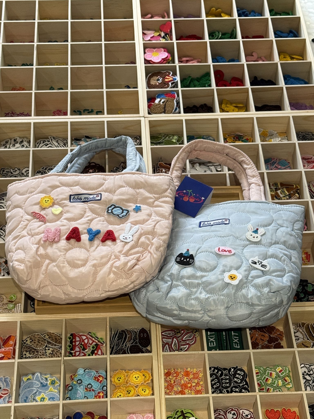 Pastel pink cloud-shaped handbag with scalloped edges and floral print, perfect for casual spring outfits.