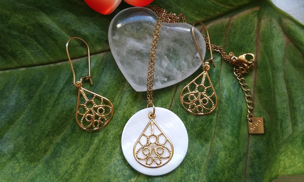 Bijoux en acier inoxydable
Création de bijoux artisanal
Pierres naturelles