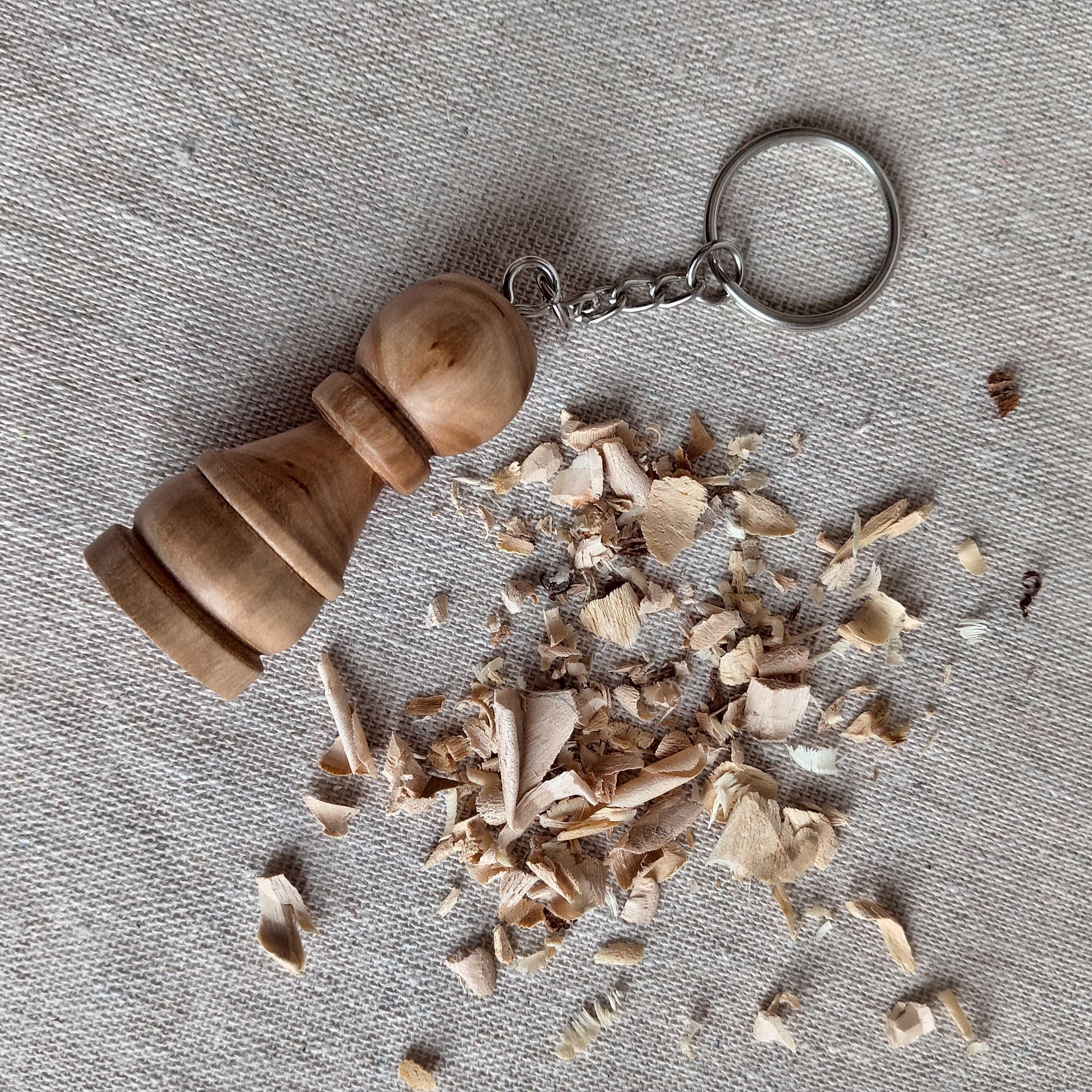 Porte clés en bois en forme de pion