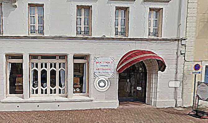 Façade d'une boutique, la Promenade à Néris les Bains