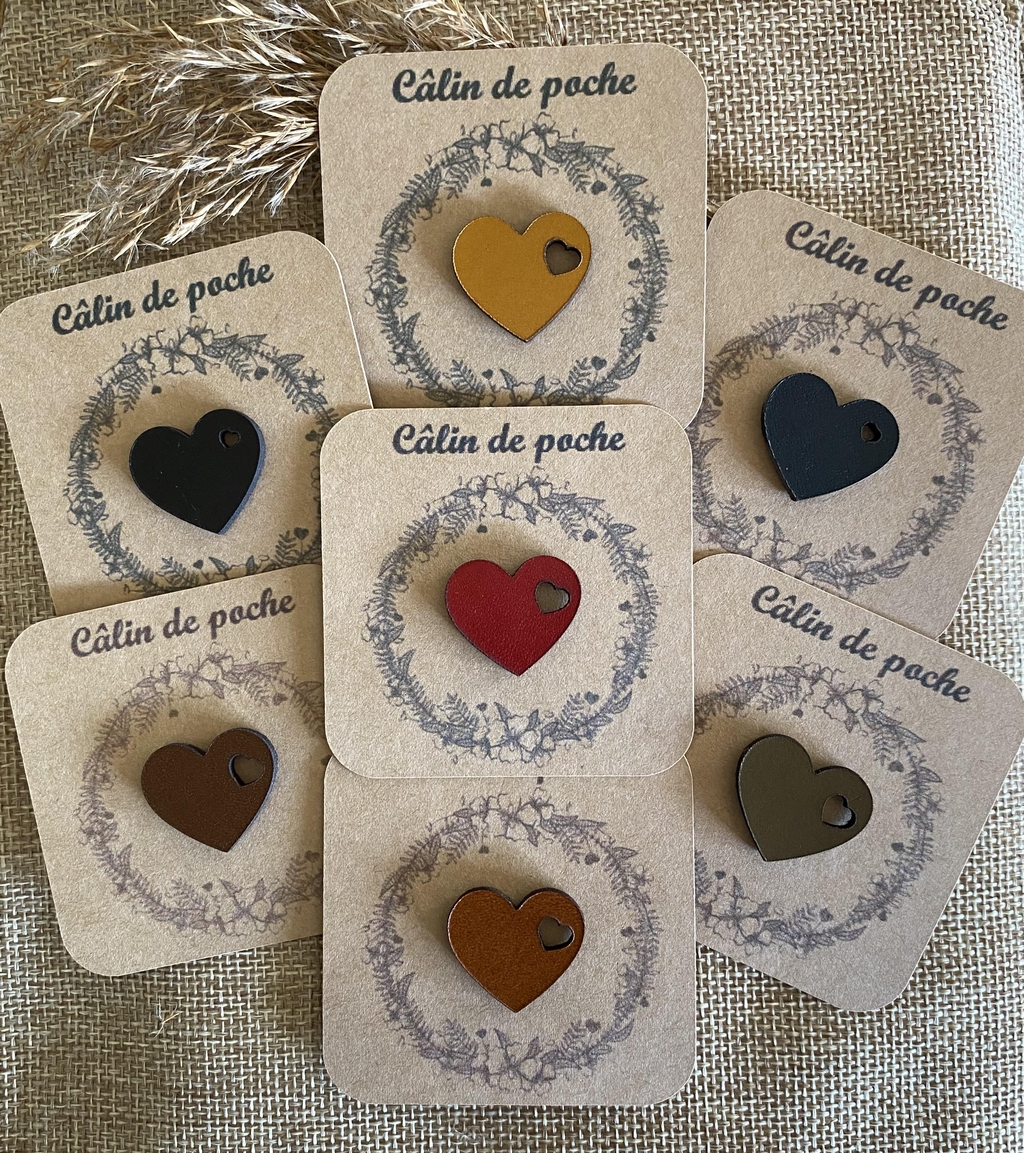 Câlin de poche coeur en cuir plusieurs coloris au choix rouge, noir, bleu, marron, jaune…