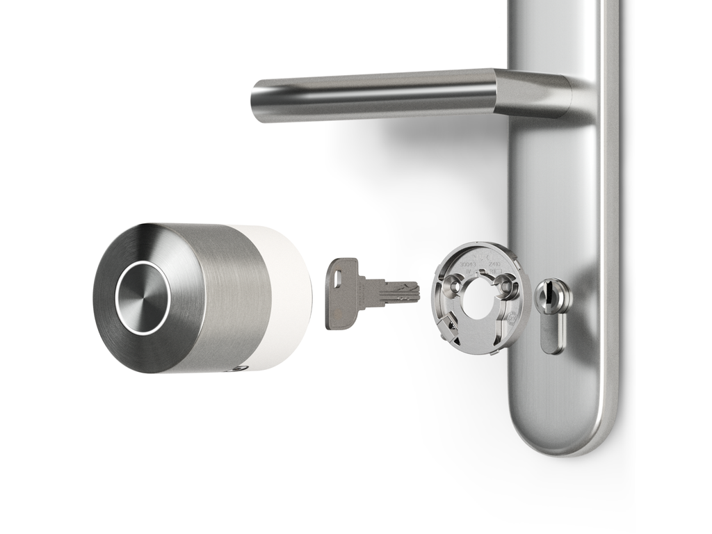 Nachrüstbares Smart Lock zur schlüssellosen Türöffnung mit Zylinderaufnahme und Türbeschlag
