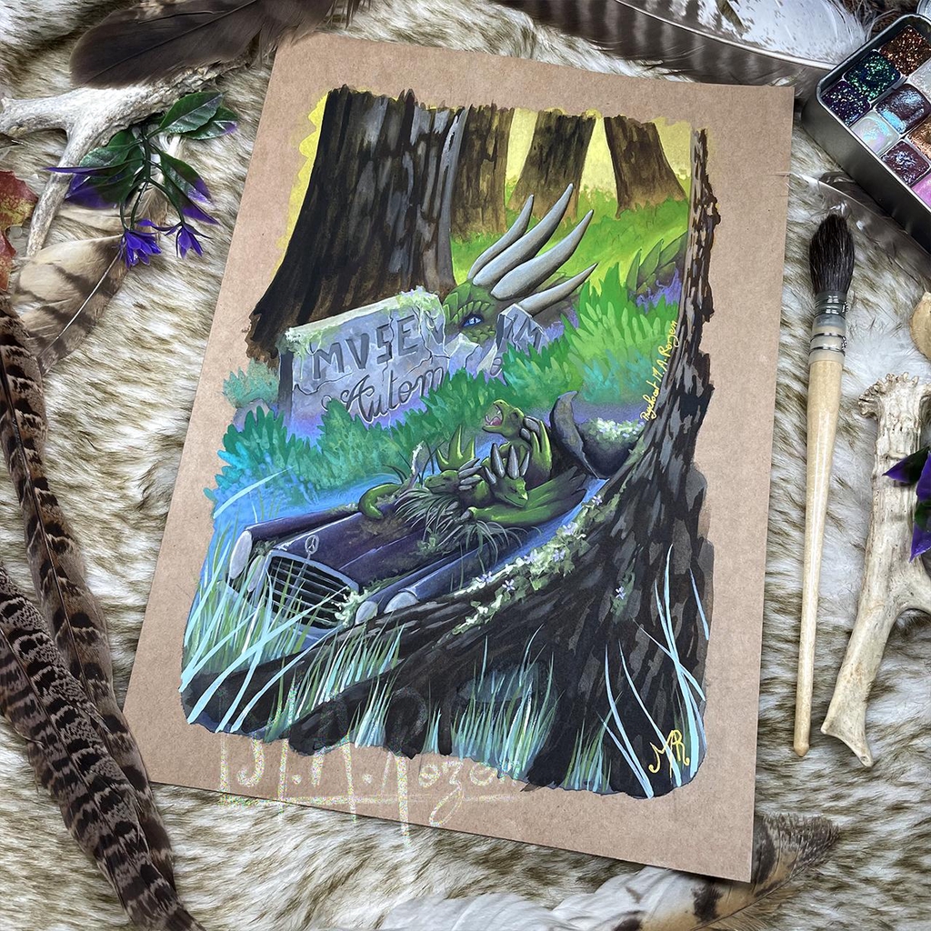 Photo d'une aquarelle de dragon dormant dans un forêt avec son nid dans une épave de Mercedes.