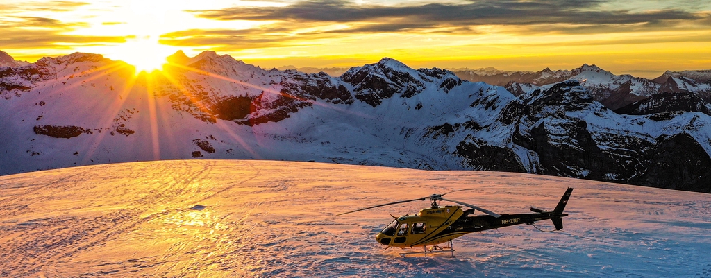 Stilvolle Höhenflüge: Entdecken Sie exklusive Mode und Accessoires im Alpinlift Helikopter AG Shop – Eleganz in jeder Höhe erleben!