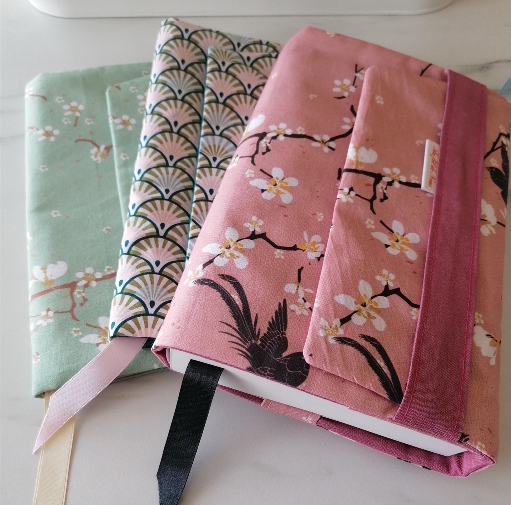 Rendre l'utile beau, pratique et durable.
Au Fil de Nous propose des accessoires utiles et durables, de qualité, aux belles finitions,  dans de magnifiques cotons d'inspiration japonaise et française. 