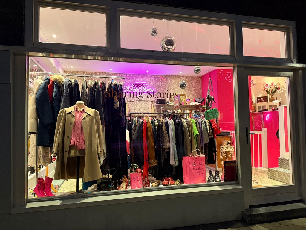 High-end verkoop van tweedehands en vintage items, geselecteerd door Sharing Stories. 