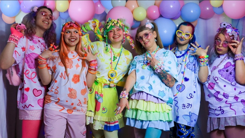 Envie d'une touche de rainbow dans ta garde robe? une poulpette, une couleur, un T-shit, découvres la collection poulpi rainbow family 