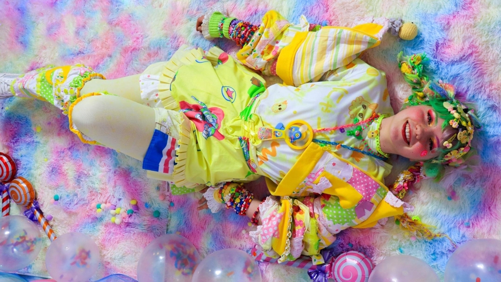 Envie d'une touche de rainbow dans ta garde robe? une poulpette, une couleur, un T-shit, découvres la collection poulpi rainbow family 