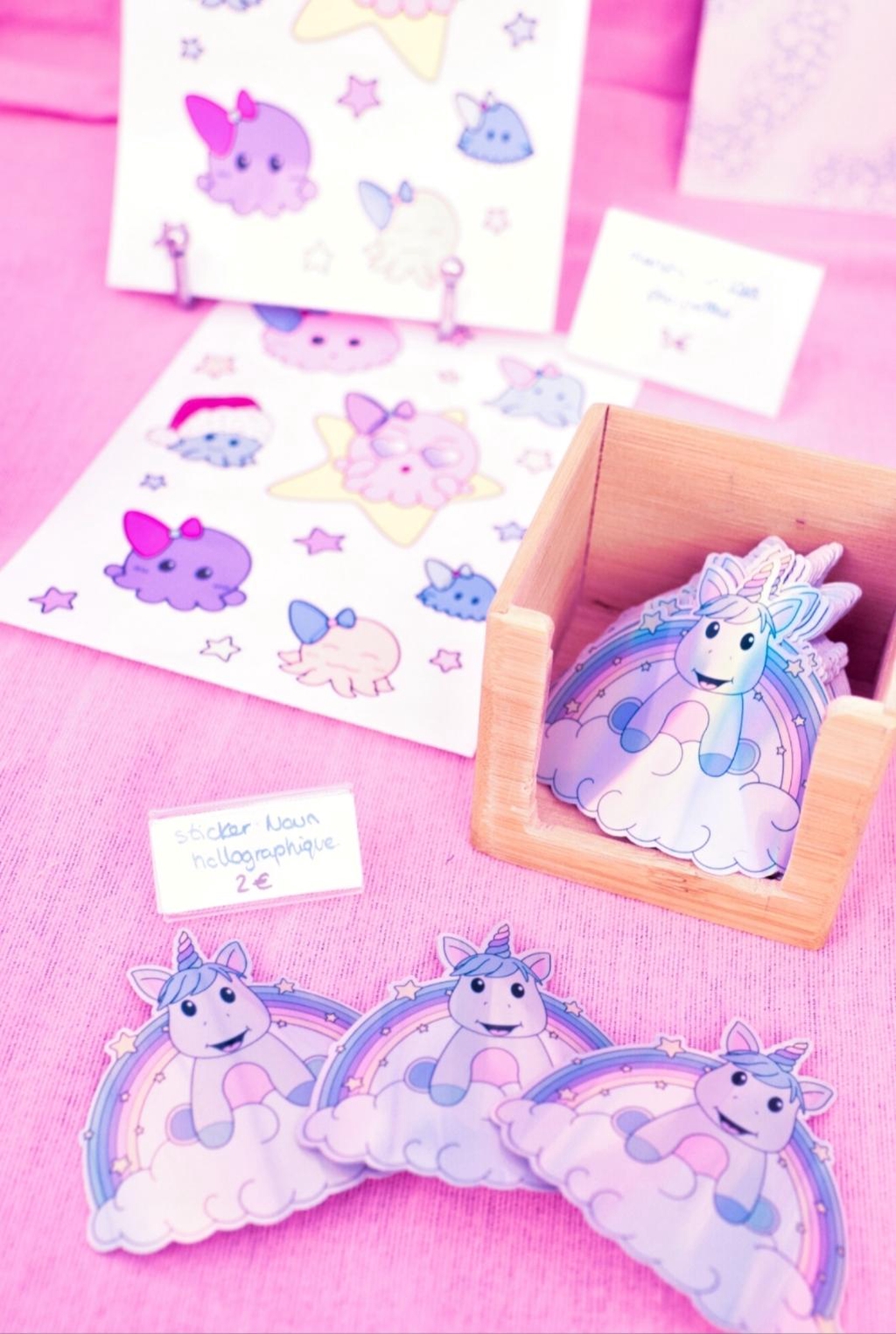 tout un univers pleins de personnages mignons. Risa, Thoru, Noun, Keiko ...ils ont chacun leur histoire, retrouves les sous toute forme de produits. 