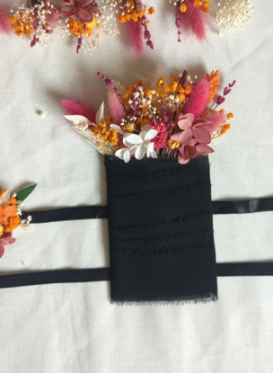 Accessoires de mariage ornés de fleurs séchées et stabilisées. Pour les mariées bohèmes et champêtres, pour les demoiselles d'honneur et témoin, et invités proches