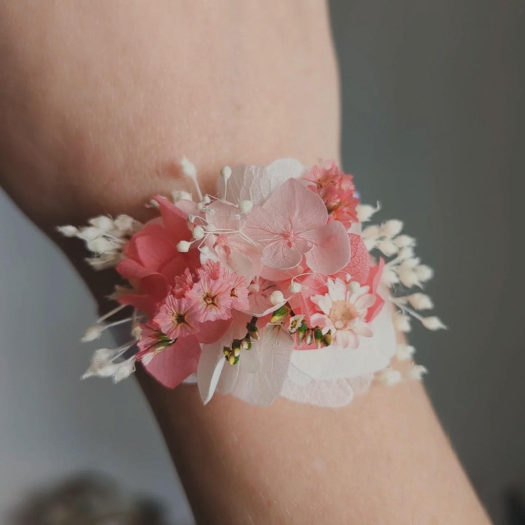 Les Yayettes - accessoires de mariage, accessoire cheveux mariée, accesoire mariée, accessoire marié, accessoire mariée fleurs séchées, boutonnière fleurs séchées, boutoniière marié, accessoire demoiselles d'honneur, bracelet demoiselles d'honneur, peigne cheveux fleurs séchées, peigne cheveux mariée, pic à chignon mariée, pic à chignon fleurs séchées, coiffure mariée, mariage bohème, mariage bohème chic, mariage fleurs séchées, 
