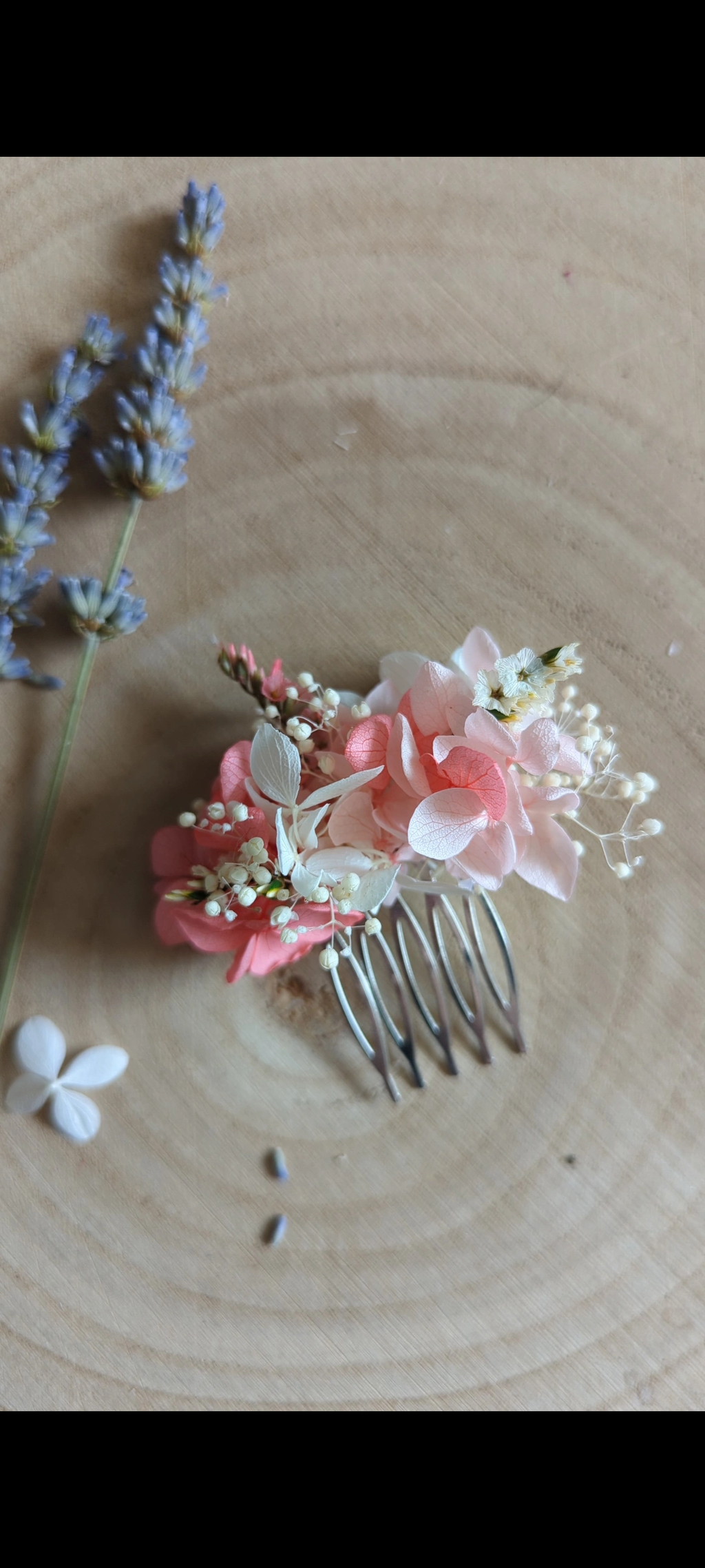Les Yayettes - accessoires de mariage, accessoire cheveux mariée, accesoire mariée, accessoire marié, accessoire mariée fleurs séchées, boutonnière fleurs séchées, boutoniière marié, accessoire demoiselles d'honneur, bracelet demoiselles d'honneur, peigne cheveux fleurs séchées, peigne cheveux mariée, pic à chignon mariée, pic à chignon fleurs séchées, coiffure mariée, mariage bohème, mariage bohème chic, mariage fleurs séchées, 