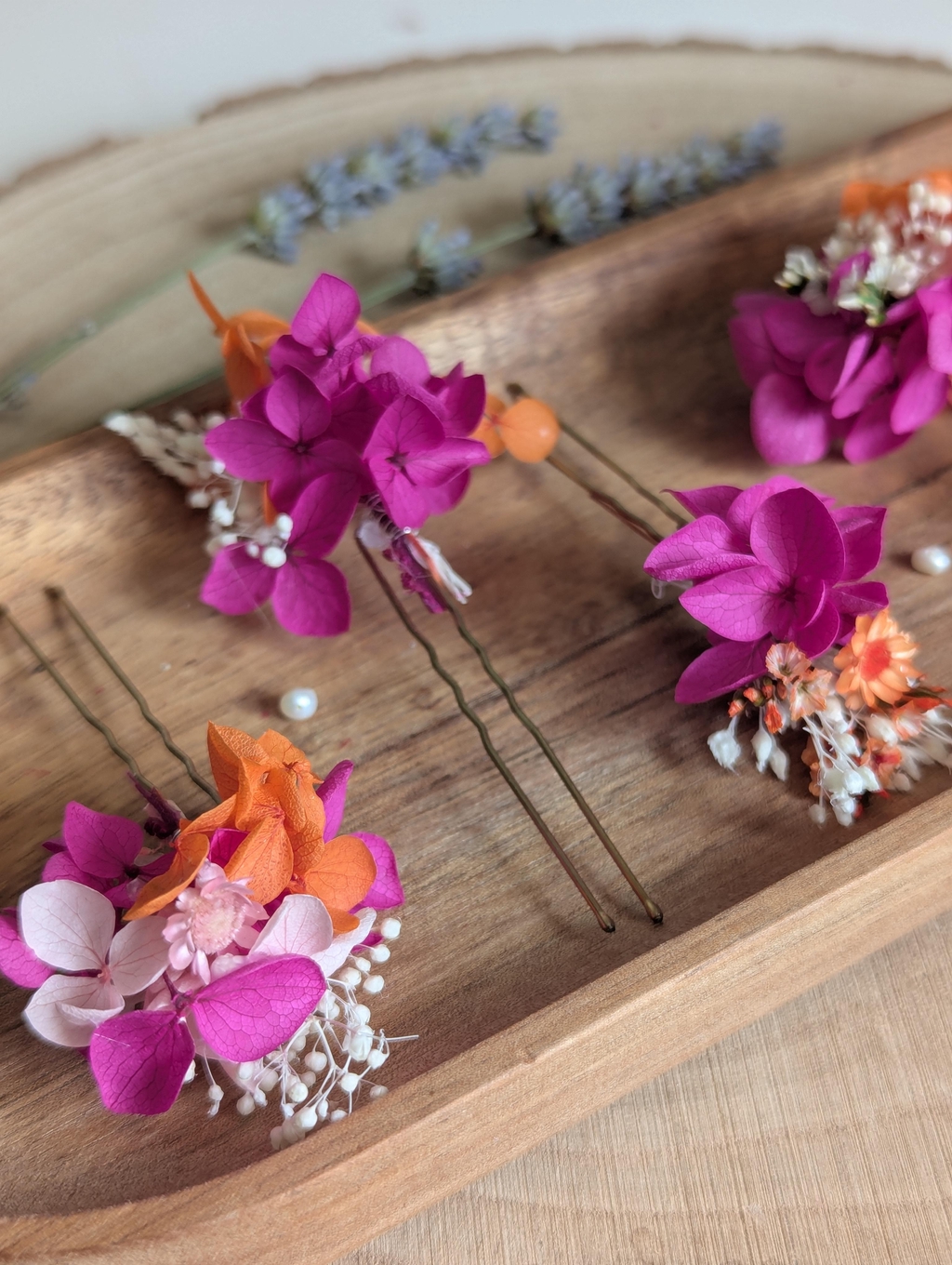 Bijoux et accessoires faits main en fleurs séchées pour sublimer votre mariage. Livraison rapide. Fabrication artisanale dans la Loire.