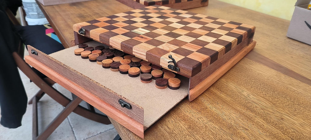 Coffret de Jeu d'Échecs et de Dames Prestige : Artisanat d'Art en Bois Massif avec Tiroir de Rangement