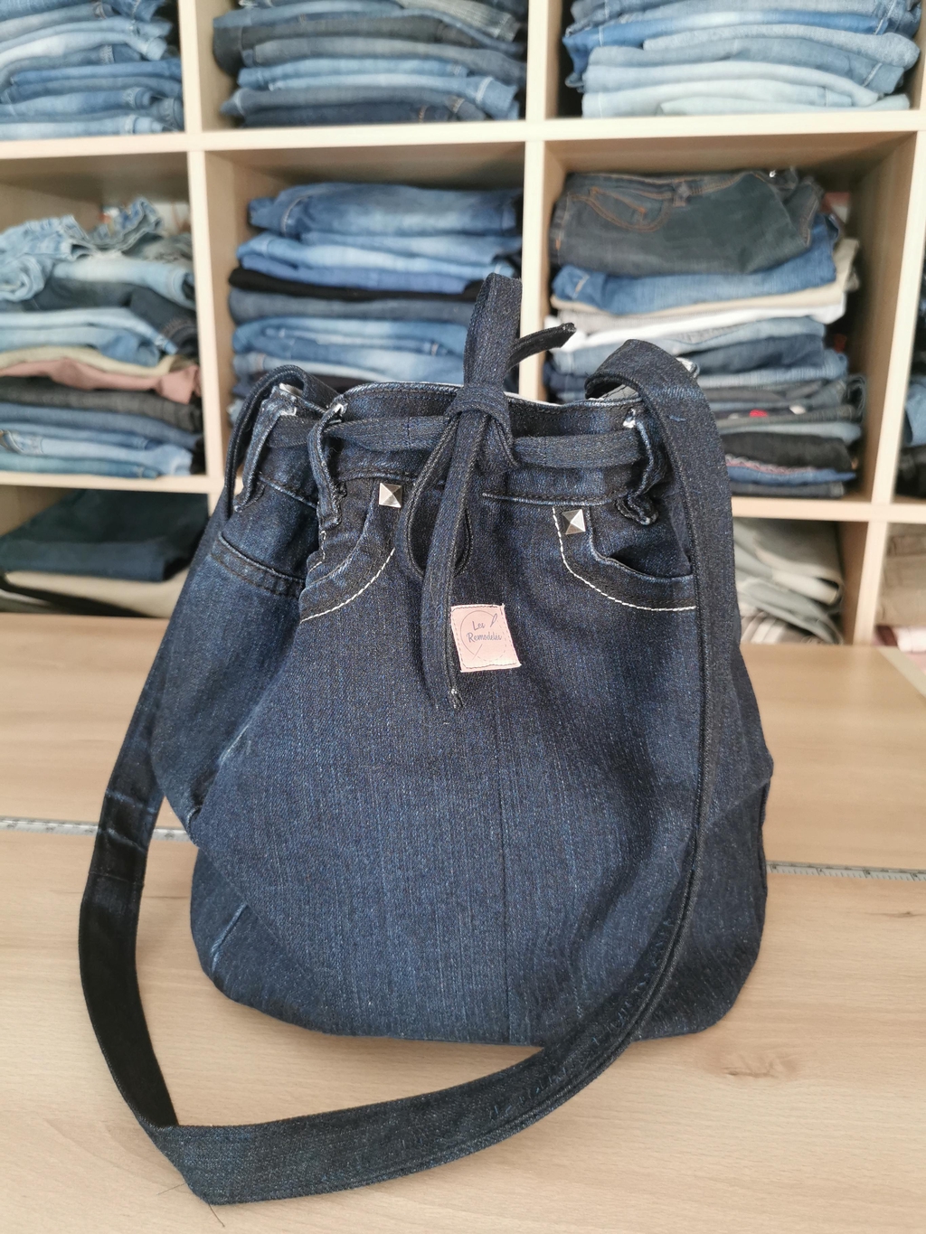 Des créations uniques à partir de textiles qui méritent une seconde vie.