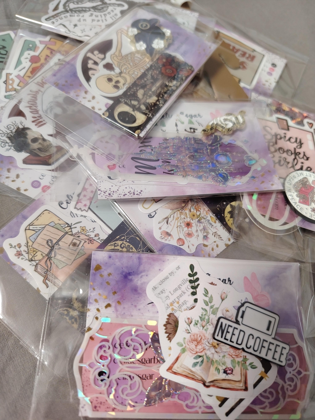 Libros dedicados de autores nacionales de romance, fantasía, misterio, terror y thriller