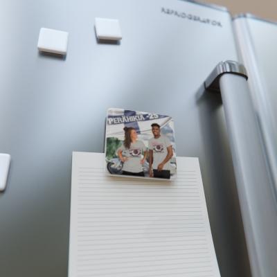 Hellulandian magneetti ja pinssi eli rintamerkki omalla kuvalla