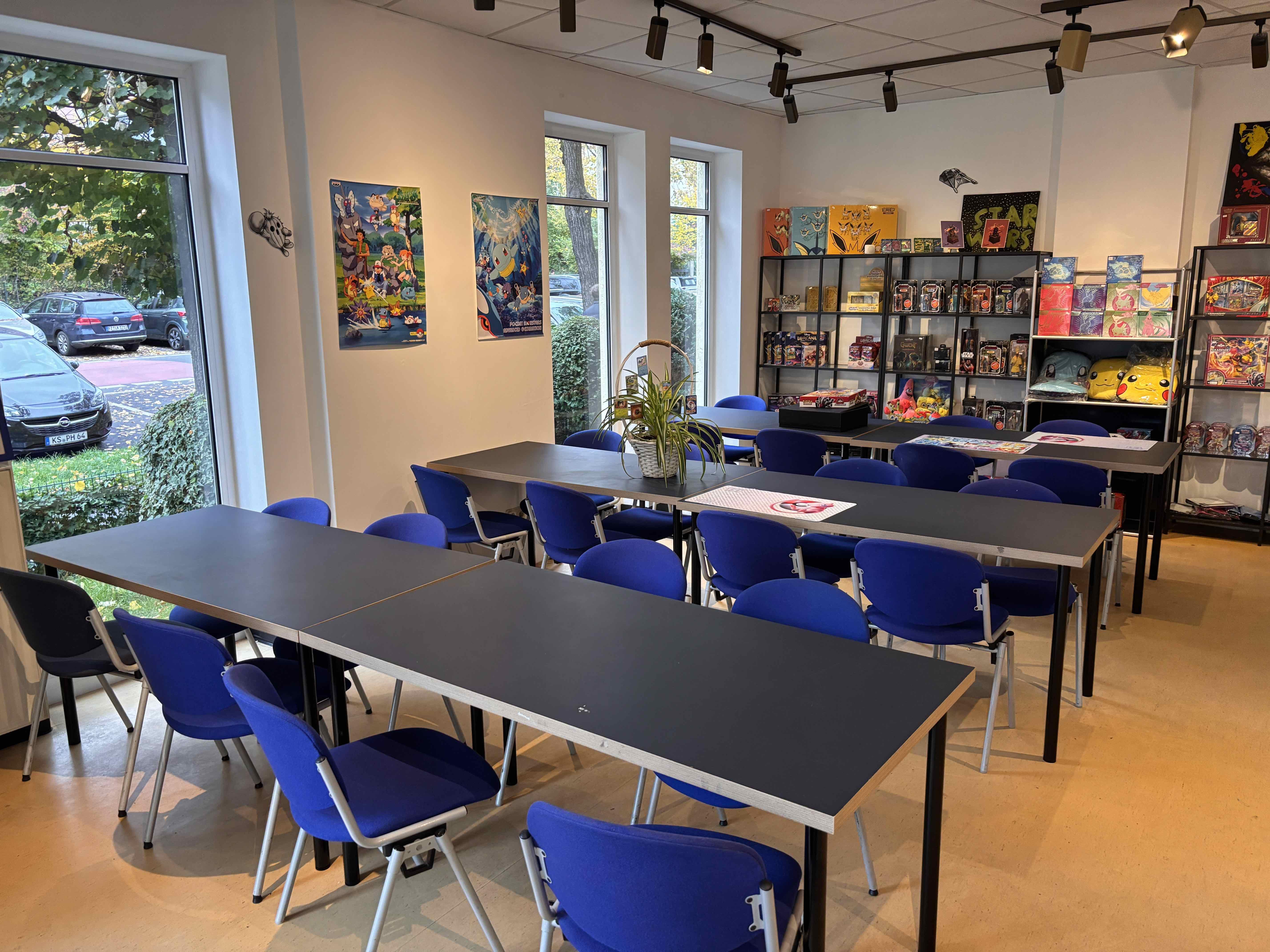 Spielabend im Affe & Wolf Trading Card Game Store Kassel