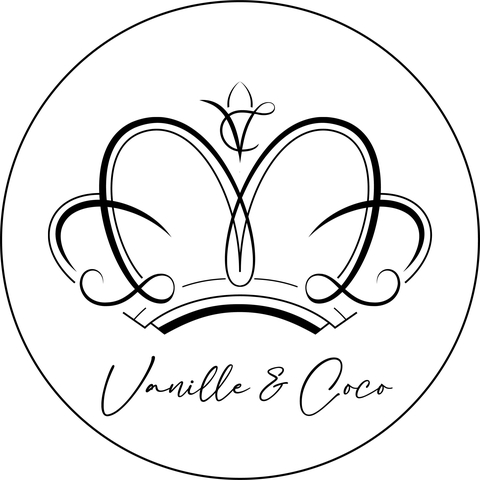 L'élégance enfantine alliant pureté et douceur, vêtement, sac à dos, attache tétine, couverture, matelas à langer voyage, protège carnet. 