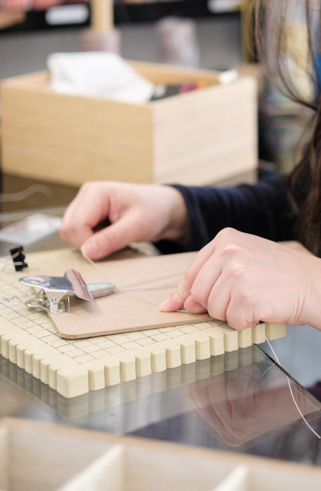 Bijoux Bohèmes Personnalisés en Micro-Macramé – Créations Fait Main avec Pierres Naturelles