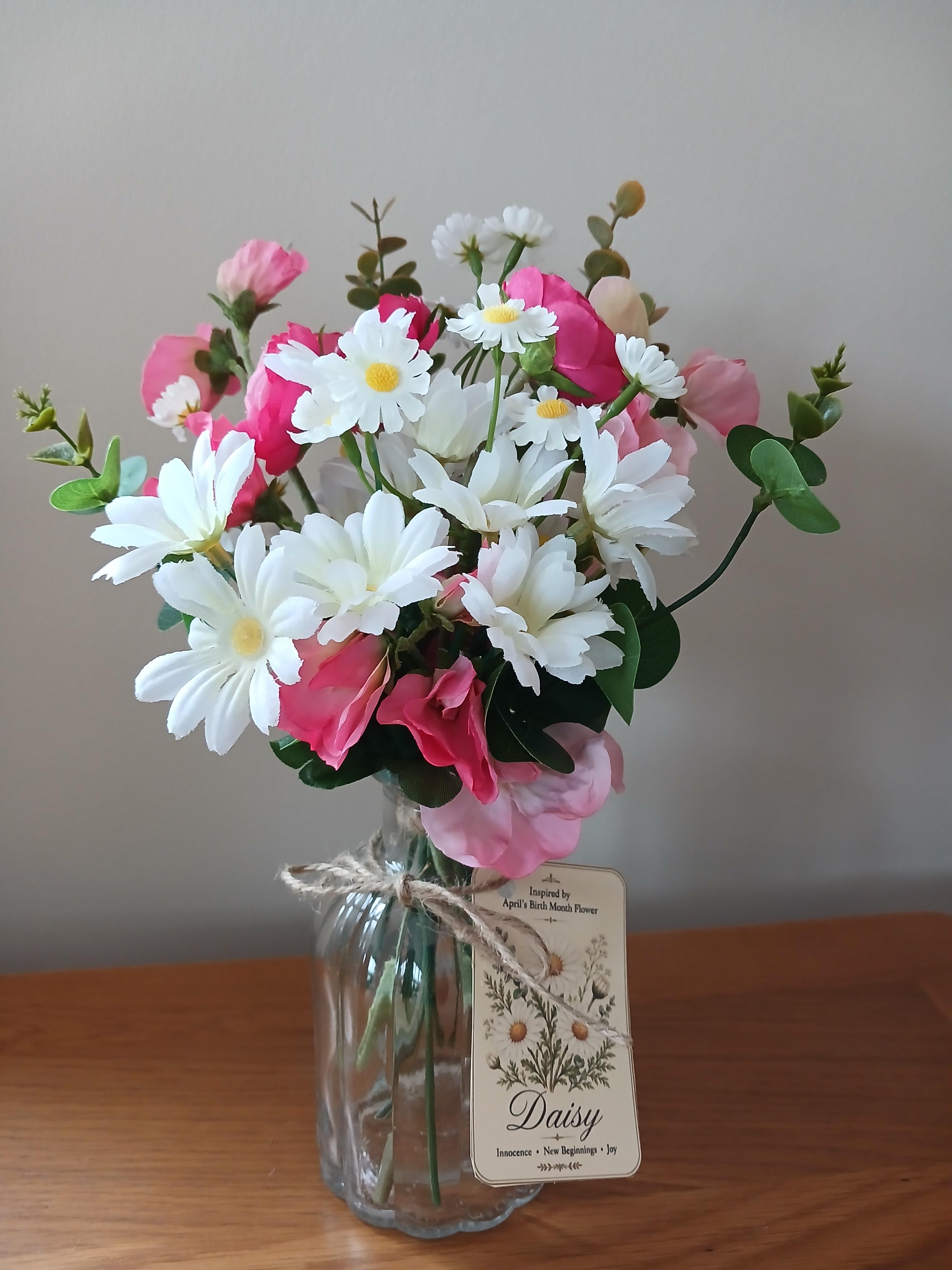April Birth Flowers: Daisy & Sweet Pea Meaning
