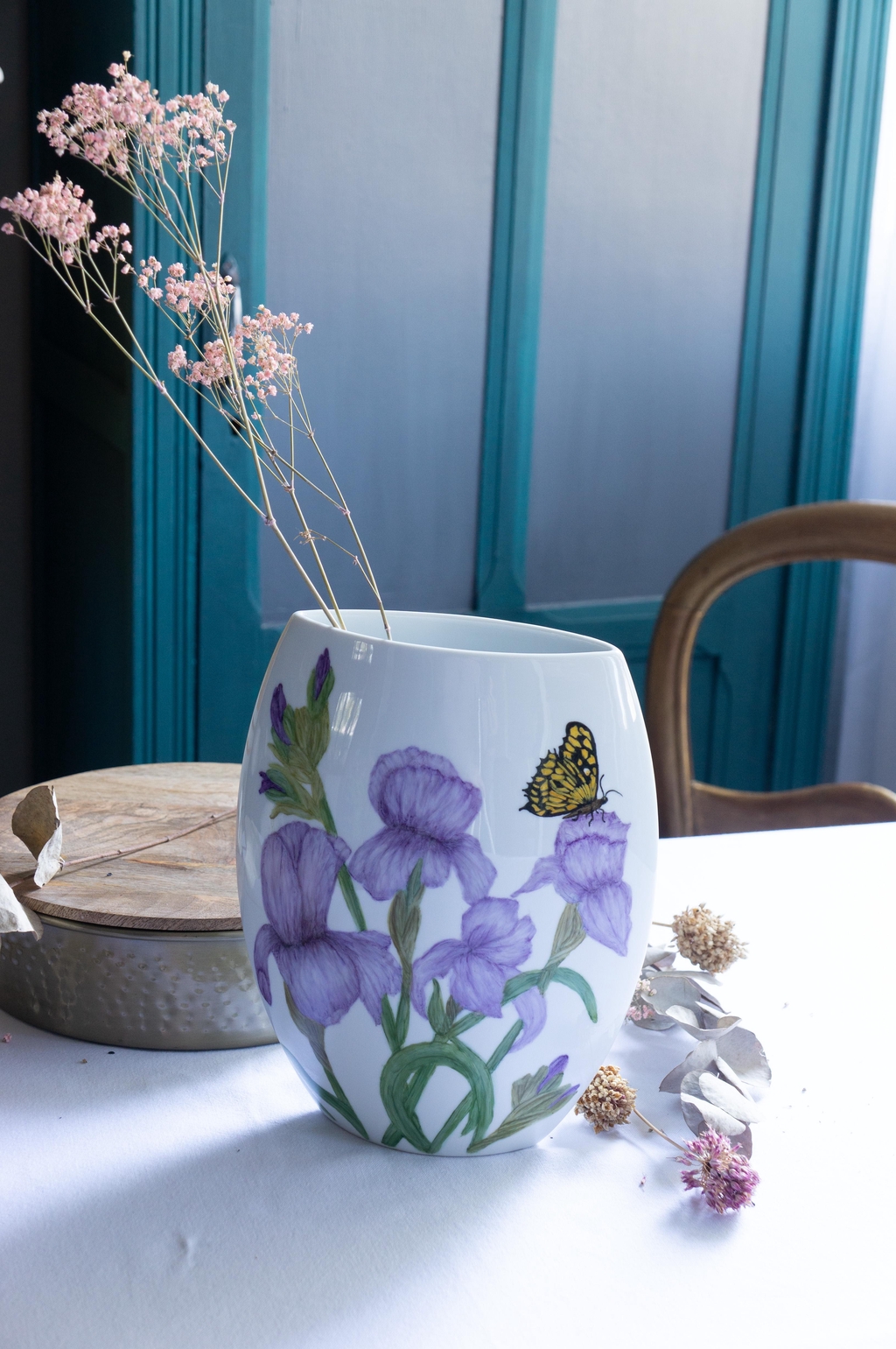 vase iris en porcelaine de Limoges Annelyse Création 