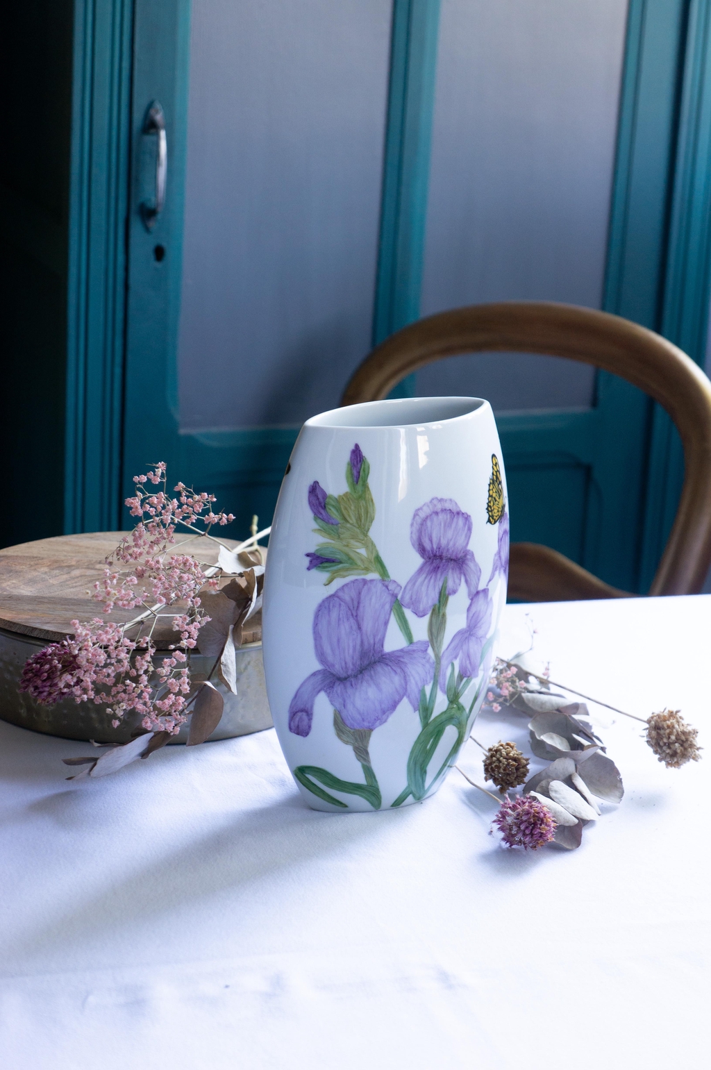 Grand vase en porcelaine motif iris Annelyse Création 