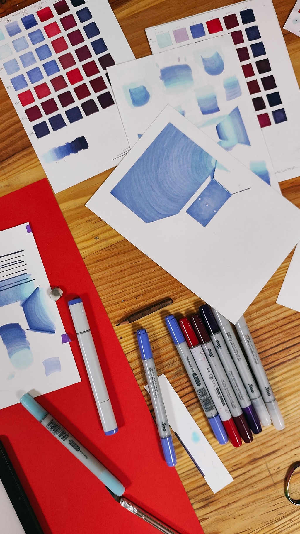 Photo zoom sur la table de dessin.