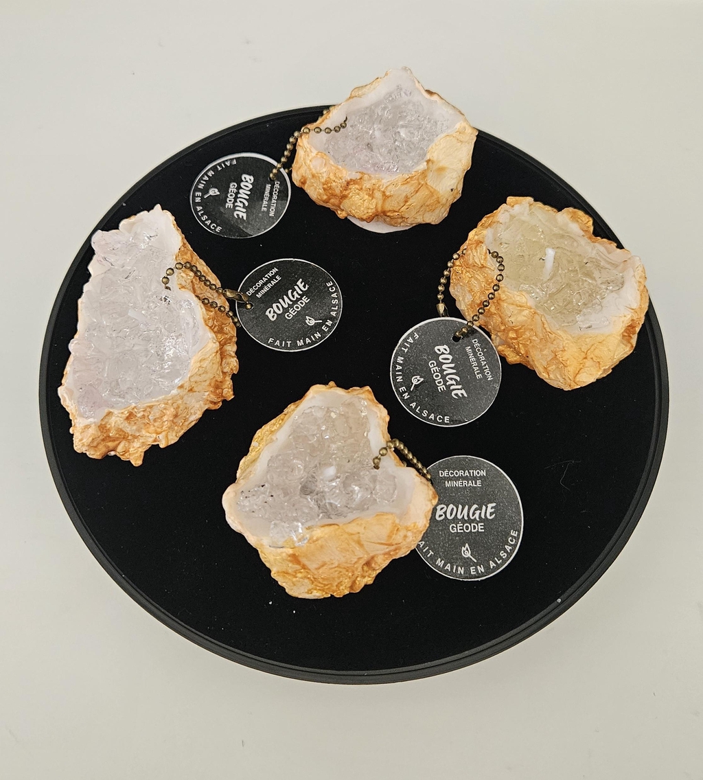 bougie lithothérapie
phases de lune
cristaux
géodes
bougie géode
minéraux
encens