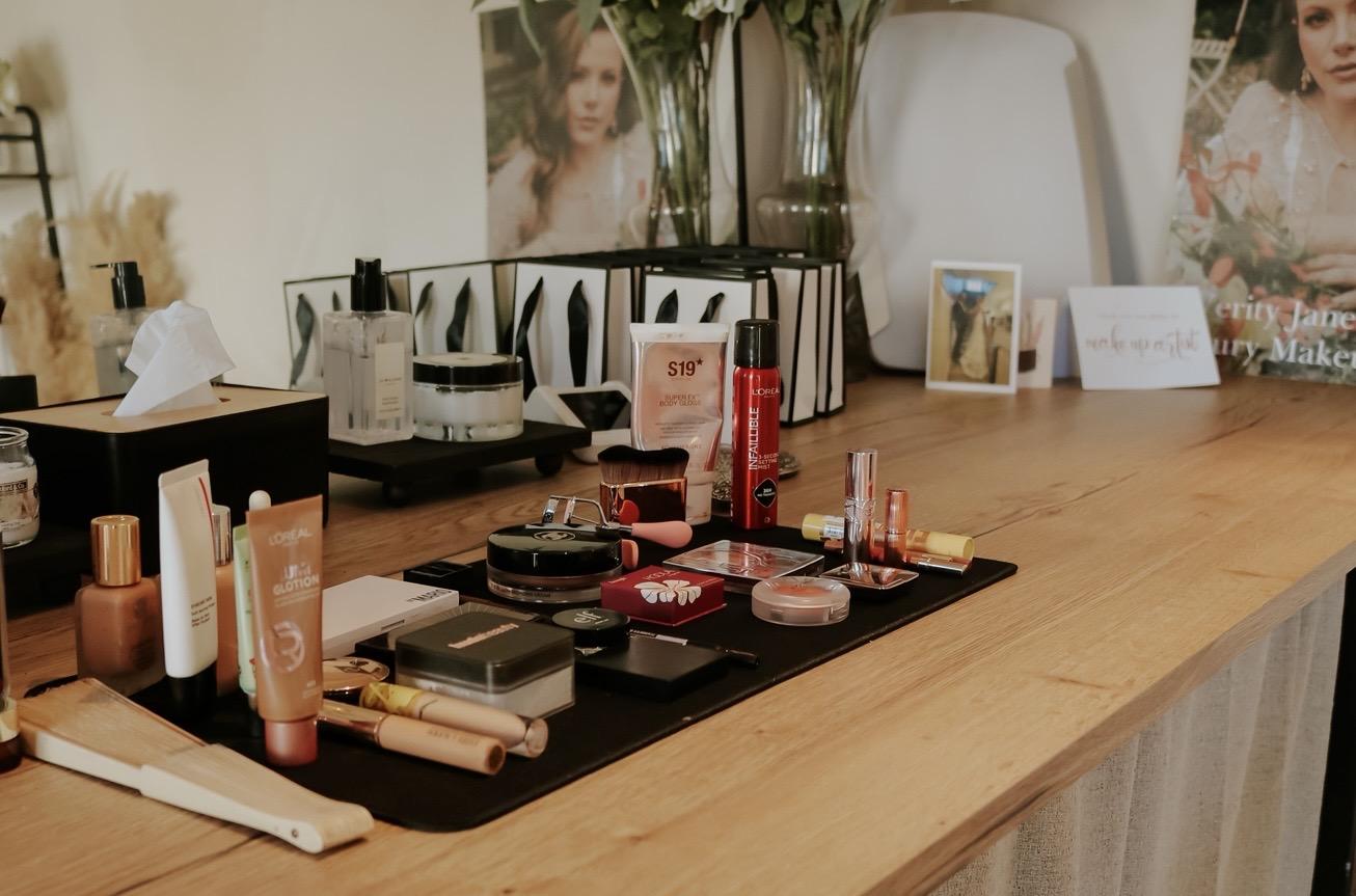 Group Makeup Masterclasses Hereford | Verity Jane Beauty



Meta descriptionEnjoy a fun group makeup masterclass in Hereford with Verity Jane Beauty. Studio sessions £50pp or at-home experiences £60pp. Minimum 3 guests.