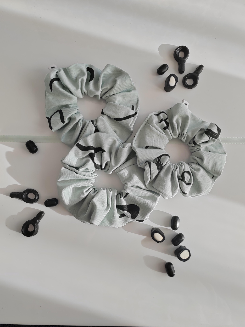 Suomalaisena käsityönä valmistettuja hiusdonitseja
Pieniä eriä sekä kausittain vaihtuva valikoima