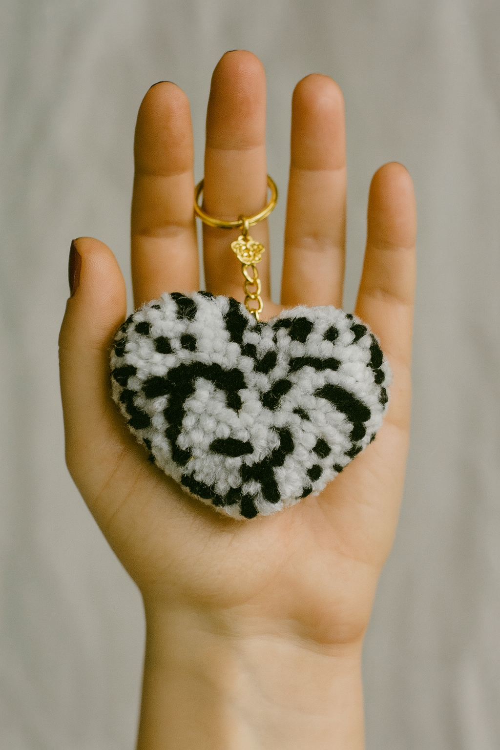 Des porte-clés pompons coeur