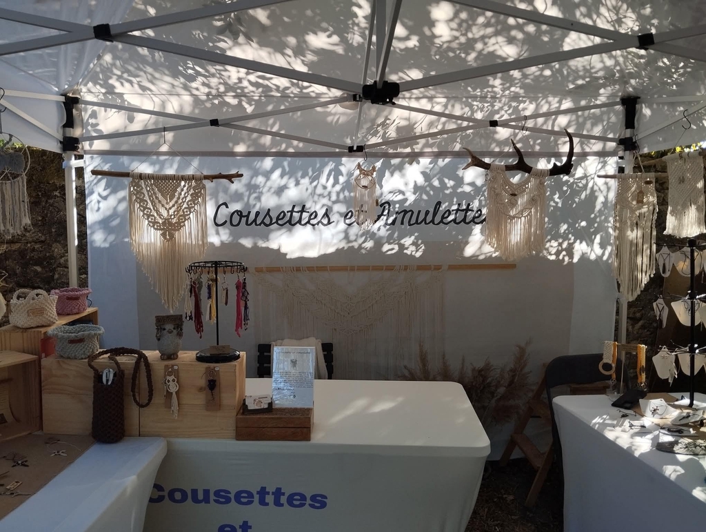 Créations artisanale de macramés, objets coutures et décorations magiques.