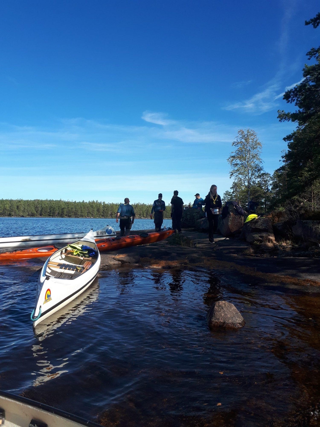 Hultsfreds scoutkår ute på en kanothajk.