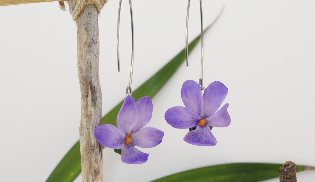 Joyería botánica modelada en arcilla polimérica y porcelana fría