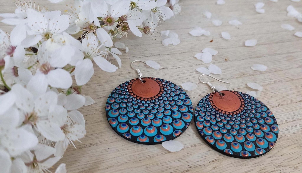 Bijoux bois peints à la main, artisanat
