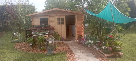 La Cabane aux Fleurs
Elodie votre fleuriste décoratrice vous propose toutes compositions florales et bouquets pour tous les évènements (baptêmes, naissance, communions, anniversaires, mariages, deuils...). Vous trouverez des plantes vertes et fleuries d'intérieures et d'extérieures, des plantes annuelles pour fleurir votre extérieur, des plantes vivaces, des idées cadeaux