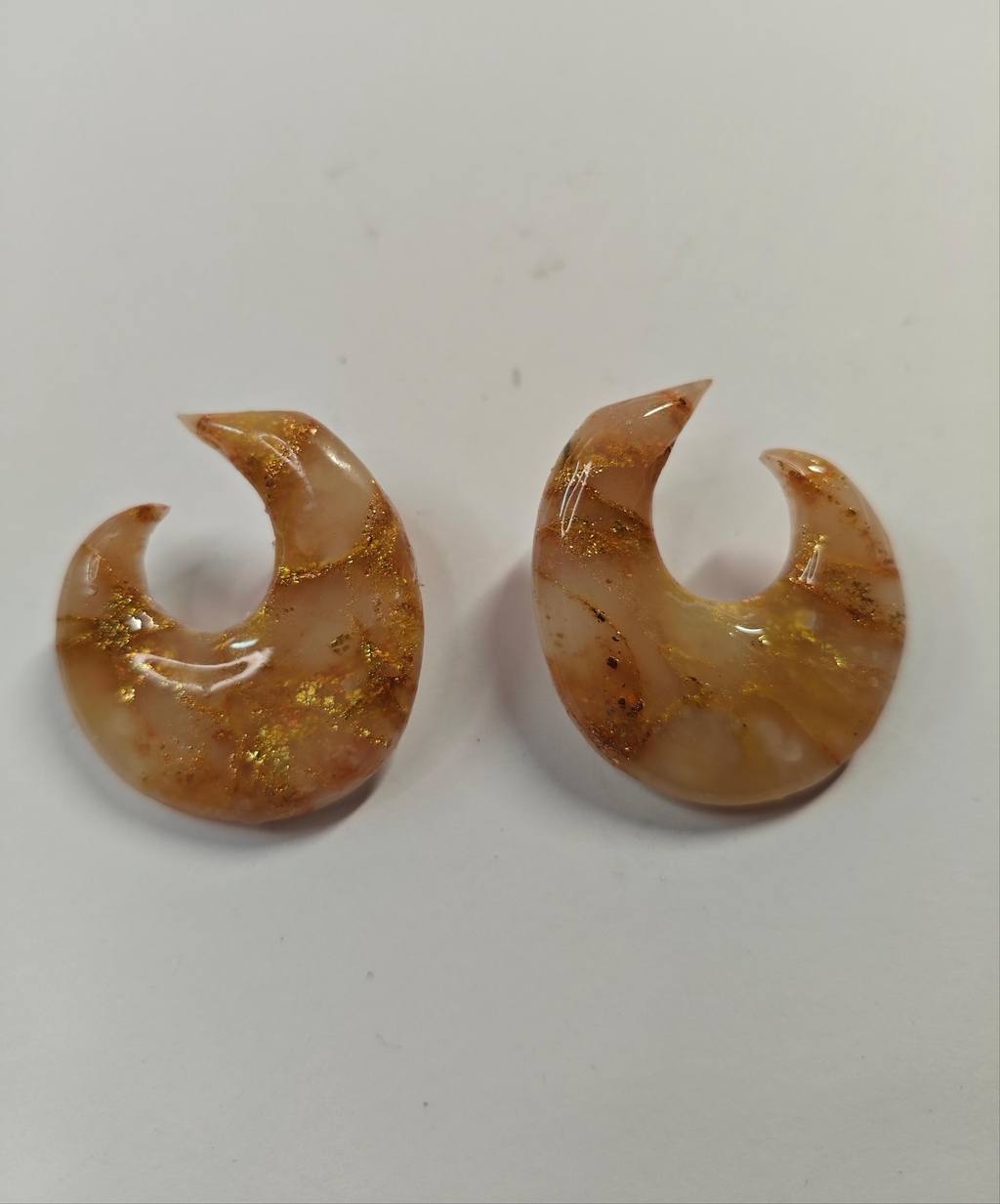 Pendientes en arcilla polimérica y velas 100% de soja.