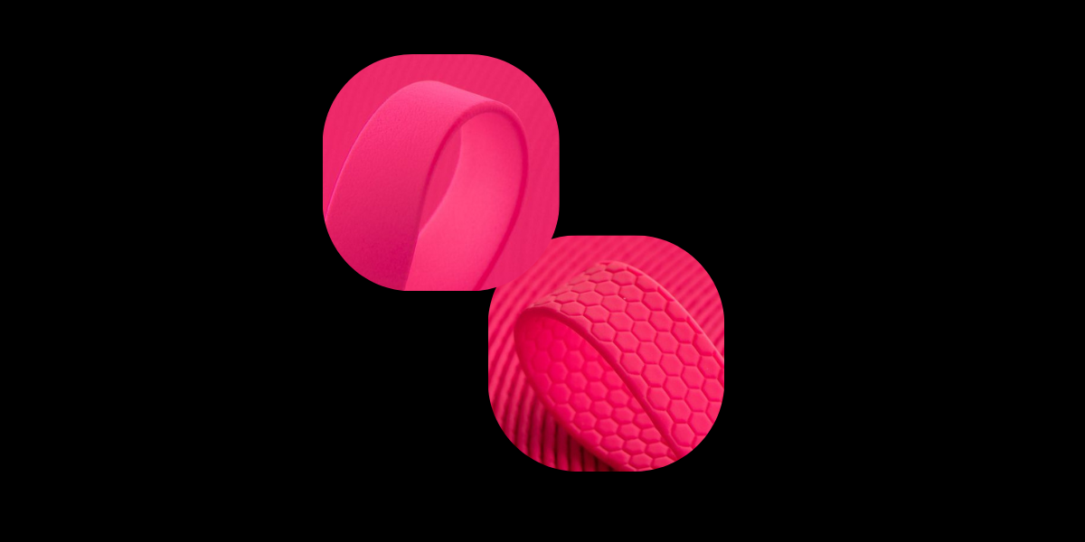 Qu'est-ce que le BioThane®, PawTex® et la sangle Hexa texturée ?
Il s'agit essentiellement de sangles en polyester avec un revêtement en PVC. Elles sont donc véganes, résistantes et faciles d'entretien.
Comment l'entretenir ?
Simplement avec de l'eau et du savon !
Quel est le délai de fabrication ?
Il varie entre quelques jours et 4 semaines car il y a une seule commande fournisseur par mois, si les couleurs et accessoires choisis ne sont pas en stocks à l'atelier.