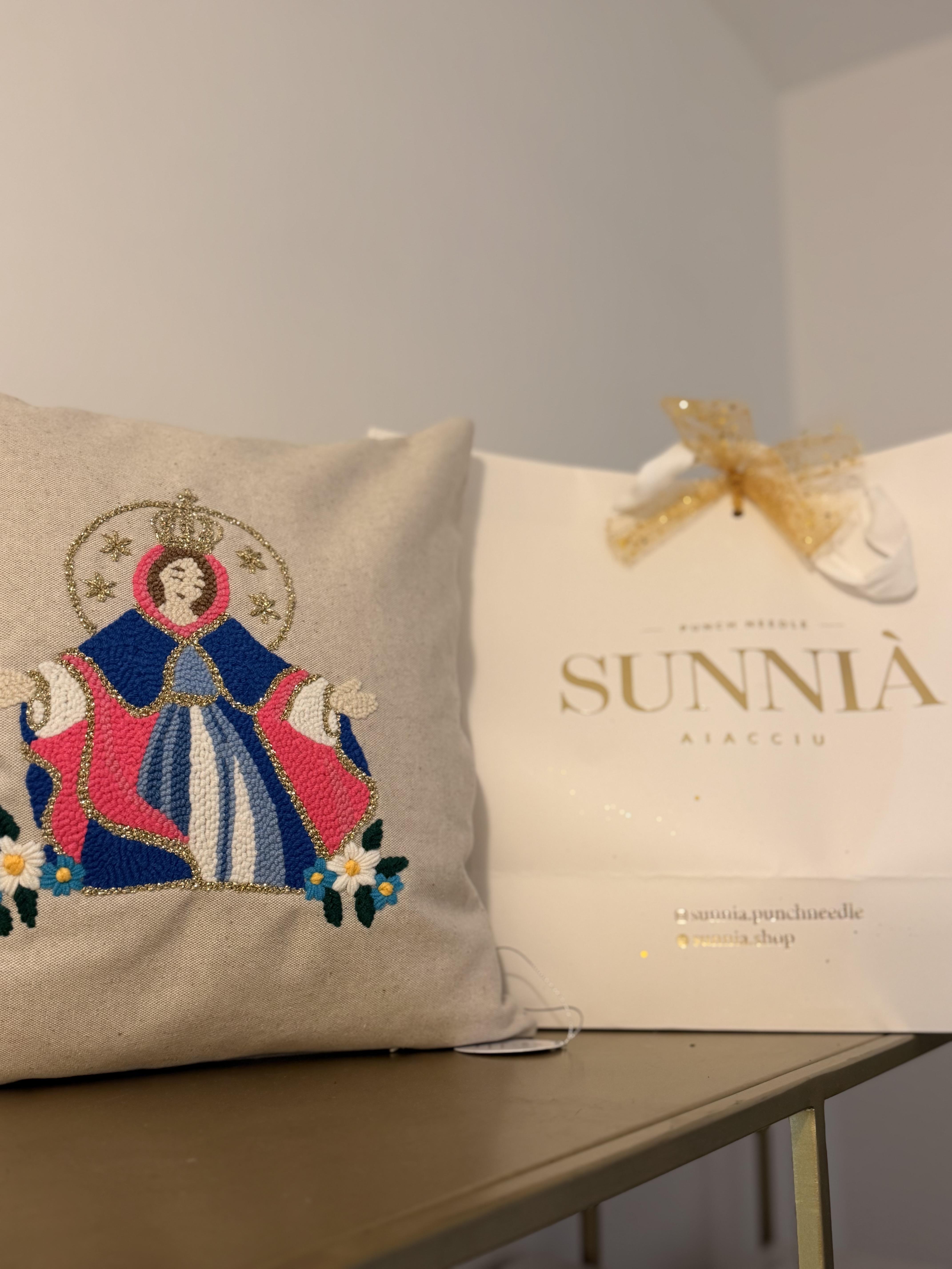 Coussin A Madonuccia en punch needle fait main – Sunnià Ajaccio