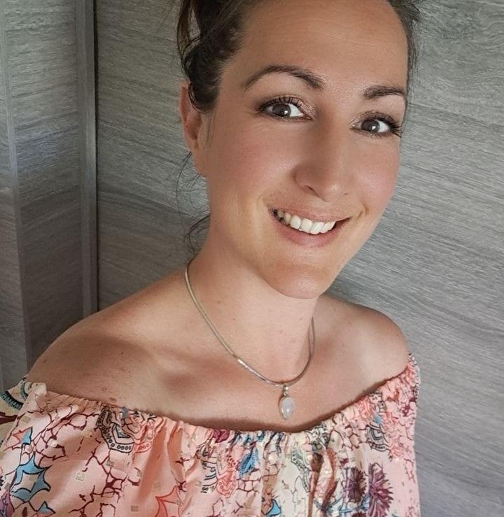 Moi c'est Wivine, infirmière de formation, j'ai pratiqué avec passion pendant presque 20 ans, j'ai toujours aimé porter de l'attention aux personnes et prendre soin d'elles. La Vie à travers ses aléas de santé, m'a guidée vers une nouvelle voie professionnelle. Mais elle a fait bien plus que cela, elle m'a transformée, m'a fait découvrir la Géobiologie, qui est devenue une passion et m'a reconnectée à tout ce potentiel présent en moi depuis toujours, qui demandait simplement à être reconnu et exploré, pour vivre de façon plus juste et alignée avec qui je suis vraiment. C'est tout mon bagage, mon histoire, mes expériences, rêves et inspirations qui m'ont donné le souffle créateur pour ces nouveaux projets que sont les Essences et Colliers Energétiques "Céleste" qui viennent compléter ce travail d'Harmonisation des maisons , de consultations en Soins Energétiques, en apportant un soutien supplémentaire aux personnes adultes et enfant pour les aider à traverser leur chemin avec plus de douceur. Mon objectif : faire rayonner plus Lumière dans le Coeur du Vivant et sur le Monde