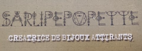 Créatrice de bijoux attirants.
Bijoux pour femmes et enfants
