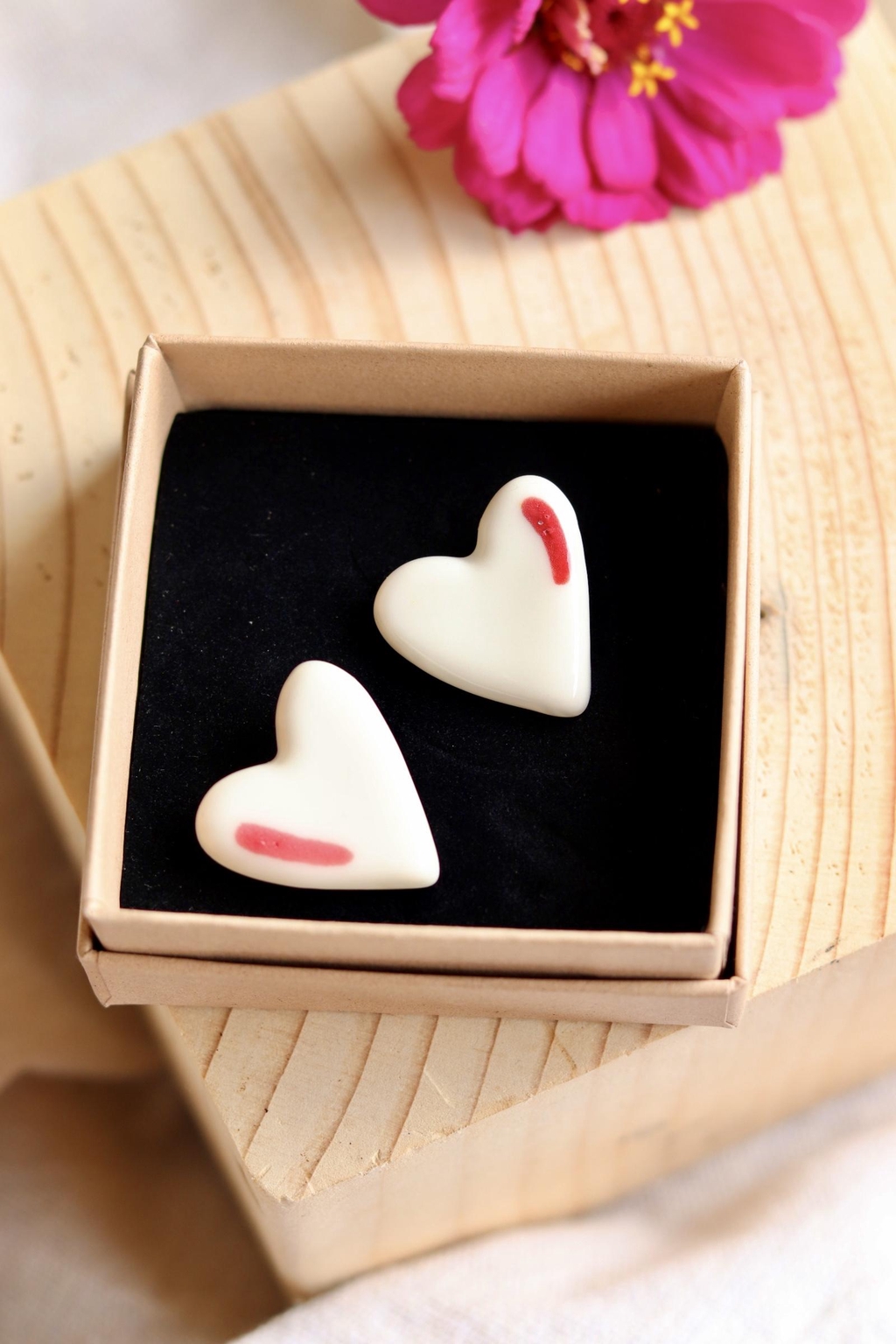 boucles d'oreille, idéale, bijoux parfait, céramique, idée cadeau, noel, femme, accessoire, pièce unique, accessoire, Ardèche, Aubenas, bijoux en céramique, bijoux en porcelaine, bijoux en grès, fait main, saint Valentin, cadeau
