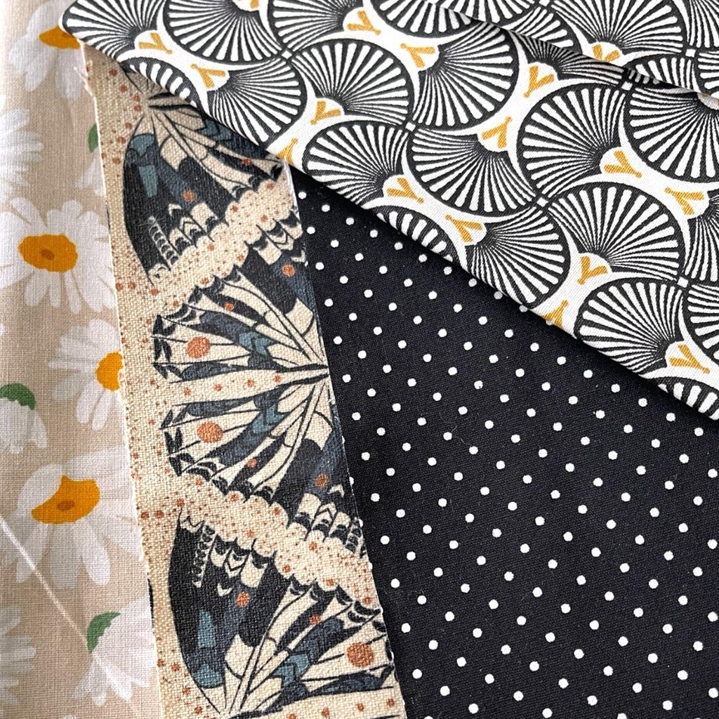 Beschichtete Baumwolle mit Muster.

Handmade Necessaires und Organizer von MyNeedilicious – handlich, übersichtlich und die perfekte Lösung für mehr Ordnung, gefertigt in der Schweiz.